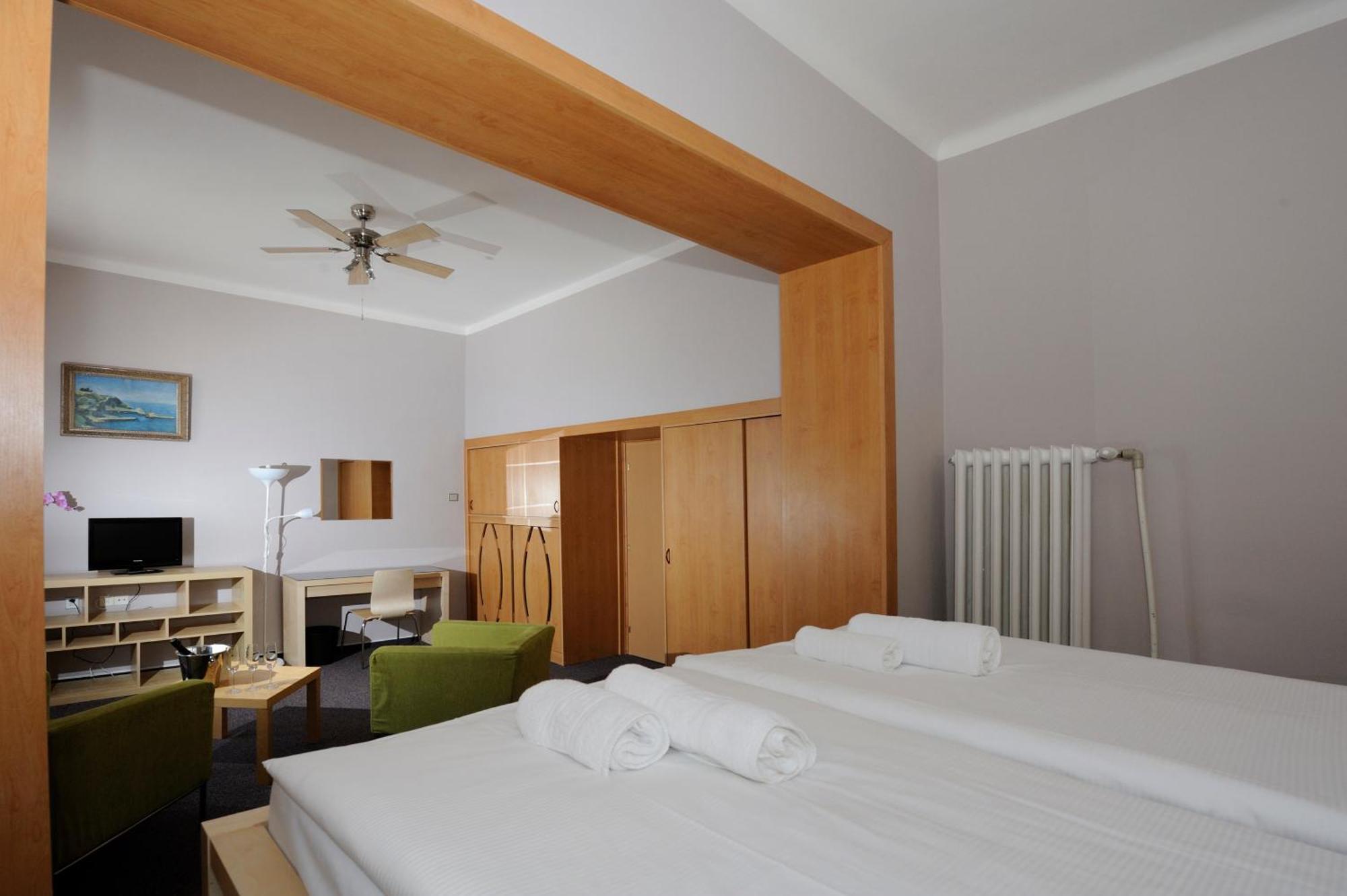 Hotel Zlata Stika باردوبيتسه المظهر الخارجي الصورة