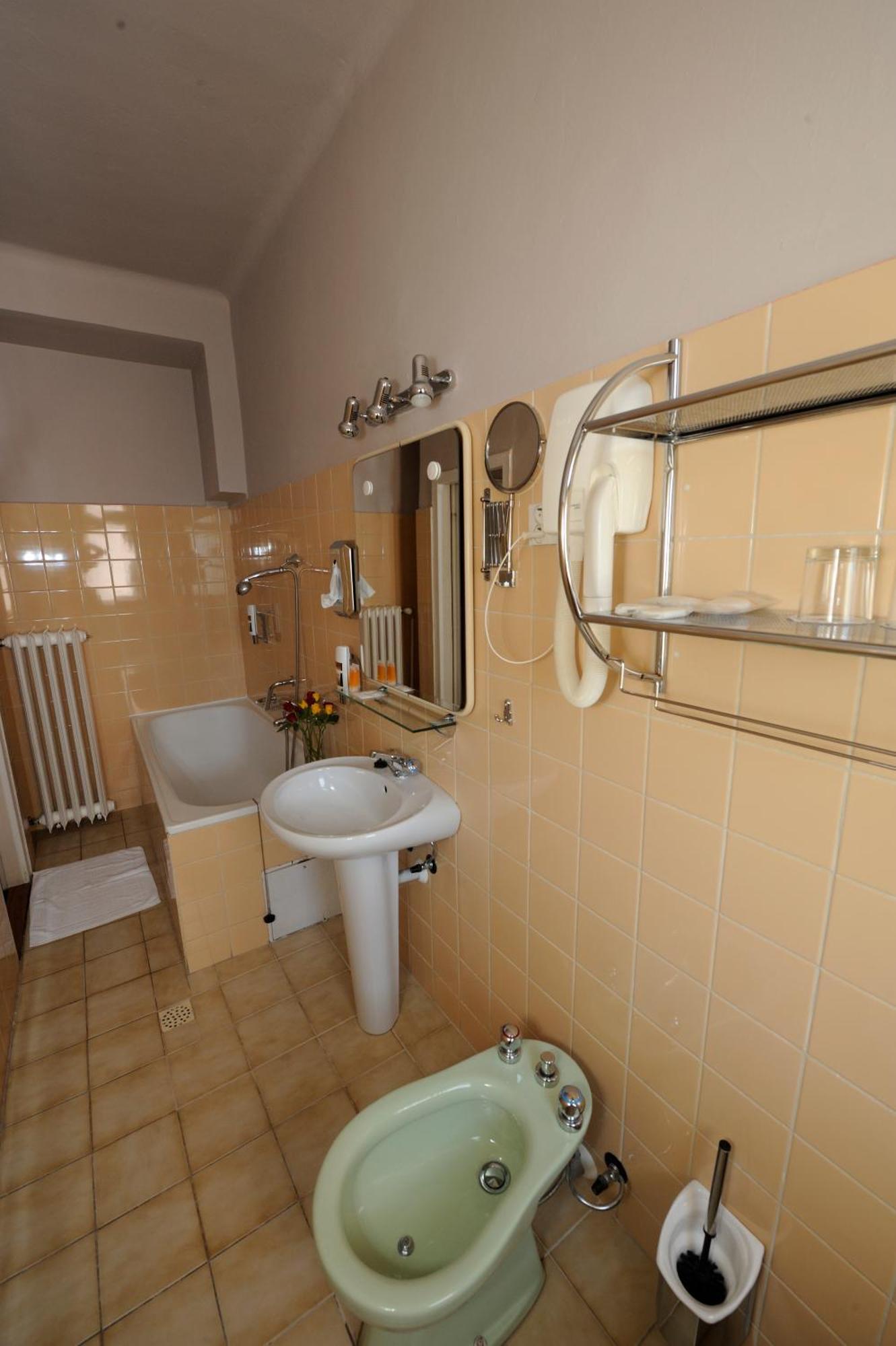 Hotel Zlata Stika باردوبيتسه المظهر الخارجي الصورة